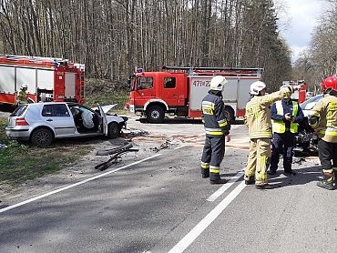 Policjanci wyjaśniają okoliczności wypadku do jakiego doszło na trasie Lębork-Cewice