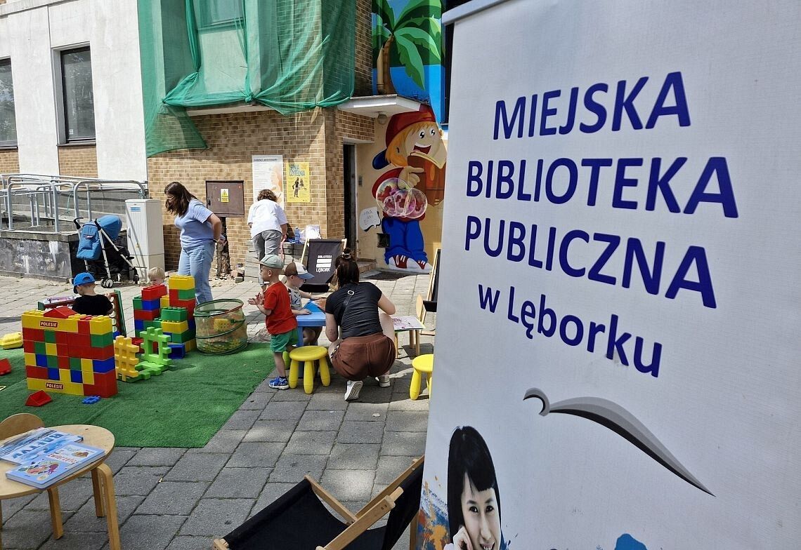 Grafika 1: Letnia czytelnia