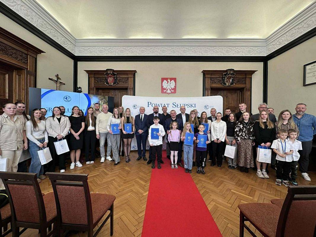 Grafika 1: Sportowe talenty z powiatu słupskiego nagrodzone!