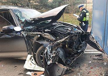 Wypadek drogowy w Pogorzelicach. Policjanci apelują o ostrożną jazdę