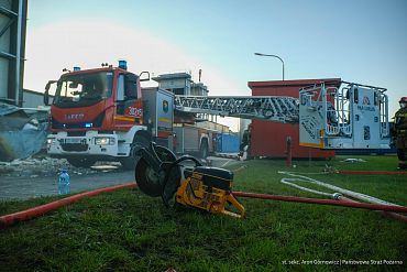 Potężny pożar zakładu w Kawlach