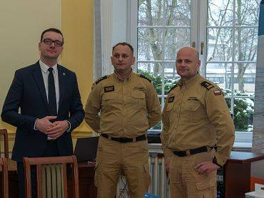 Starosta przekazał czujniki czadu i dymu dla mieszkańców powiatu