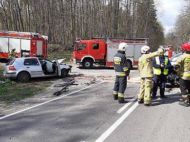 Policjanci wyjaśniają okoliczności wypadku do jakiego doszło na trasie Lębork-Cewice