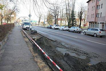 Ruszył remont chodnika i nawierzchni ulicy Wojska Polskiego