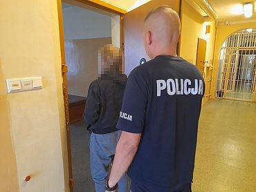 Policjanci zatrzymali w Lęborku trzech 17-latków podejrzanych o udział w oszustwach metodą na BLIK