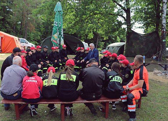 Grafika 4: Obóz szkoleniowo-wypoczynkowy Młodzieżowej Drużyny Pożarniczej w Łebuni