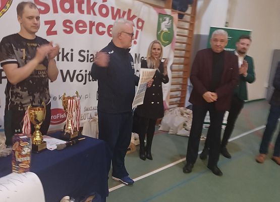 Grafika 50: I Turniej Siatkówki o Puchar Wójta Gminy Cewice zakończony sukcesem