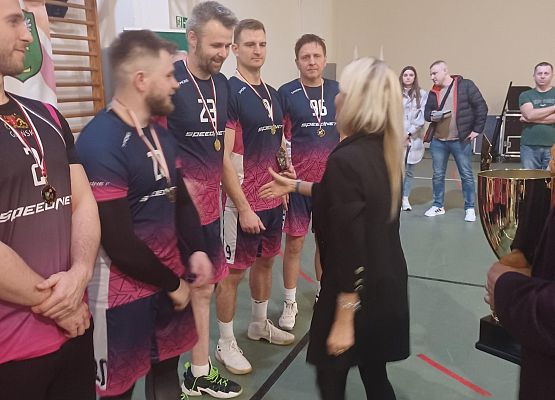 Grafika 86: I Turniej Siatkówki o Puchar Wójta Gminy Cewice zakończony sukcesem
