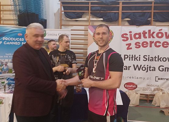Grafika 91: I Turniej Siatkówki o Puchar Wójta Gminy Cewice zakończony sukcesem