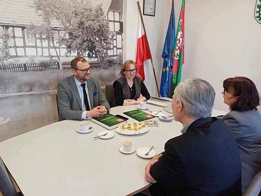 Grafika 3: Samorządy łączą siły w obronie gmin przed niekontrolowaną zmianą granic!
