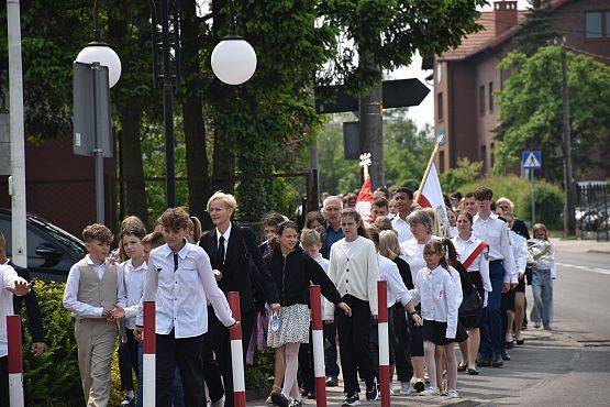24 rocznica nadania szkole w Cewicach imienia księdza Edmunda Roszczynialskiego