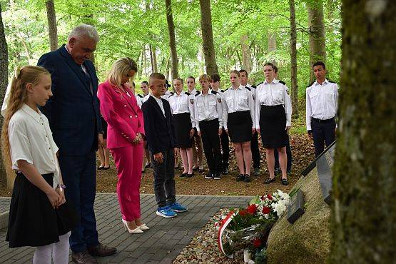 24 rocznica nadania szkole w Cewicach imienia księdza Edmunda Roszczynialskiego