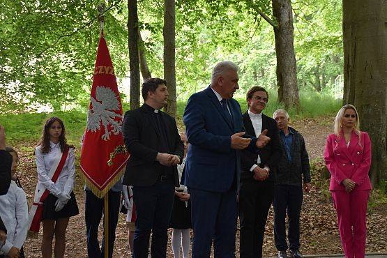 24 rocznica nadania szkole w Cewicach imienia księdza Edmunda Roszczynialskiego