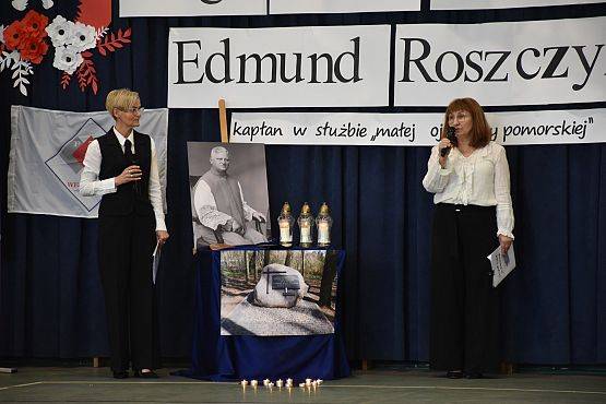 24 rocznica nadania szkole w Cewicach imienia księdza Edmunda Roszczynialskiego