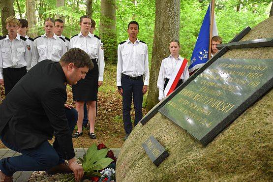 24 rocznica nadania szkole w Cewicach imienia księdza Edmunda Roszczynialskiego