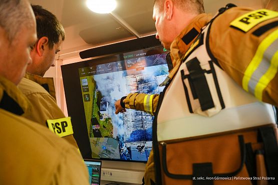 Grafika 4: Potężny pożar zakładu w Kawlach