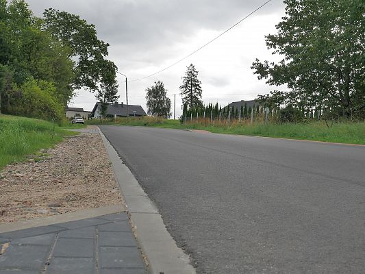 Grafika 2: Zakończył się proces inwestycyjny przebudowy  ul. Wichrowej w Cewicach