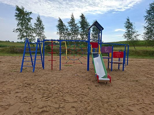 Grafika 1: Nowe urządzenie wielofunkcyjne na placu zabaw w Bukowinie