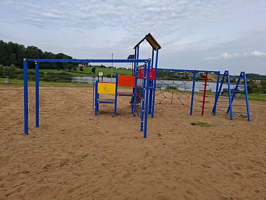 Grafika 2: Nowe urządzenie wielofunkcyjne na placu zabaw w Bukowinie