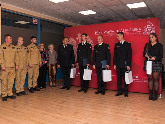 Grafika 1: Starosta Lęborski podziękował strażakom za wzorową służbę i zaangażowanie społeczne