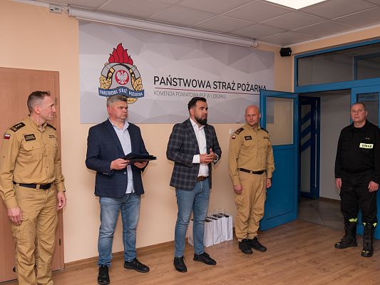 Grafika 2: Starosta Lęborski podziękował strażakom za wzorową służbę i zaangażowanie społeczne