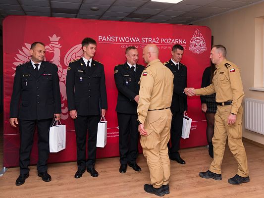 Grafika 3: Starosta Lęborski podziękował strażakom za wzorową służbę i zaangażowanie społeczne