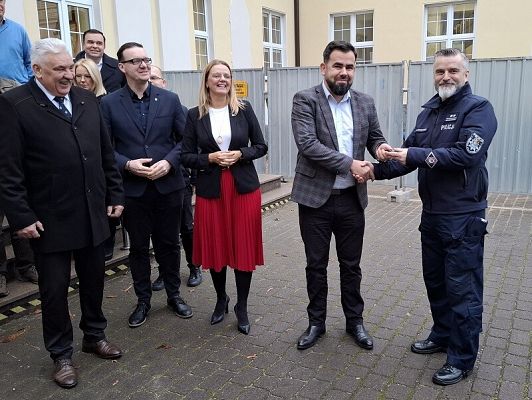 Grafika 2: Nowoczesny radiowóz