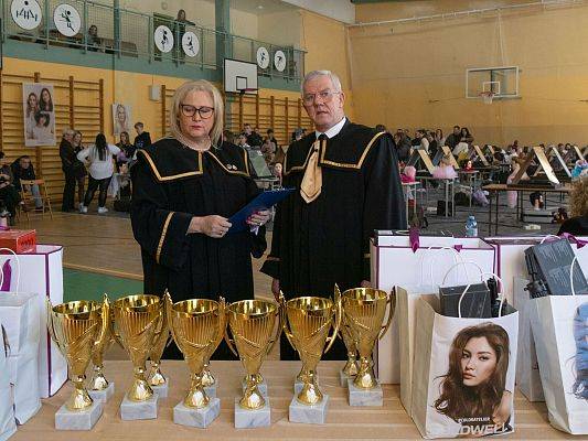 Grafika 2: Międzyszkolny Konkurs Fryzjerski Uczniów Rzemiosła