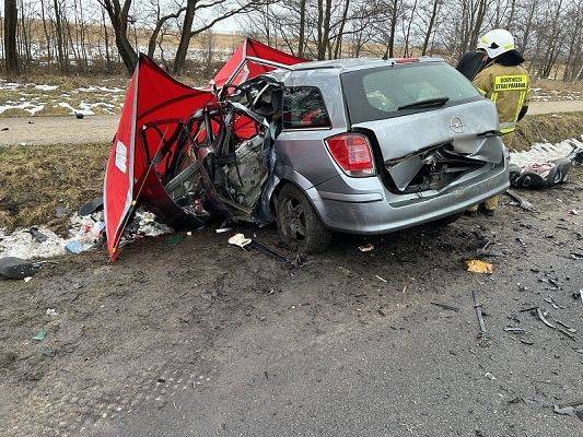 Grafika 1: Tragiczny wypadek przed Łebą. Kierowca zginął na miejscu.