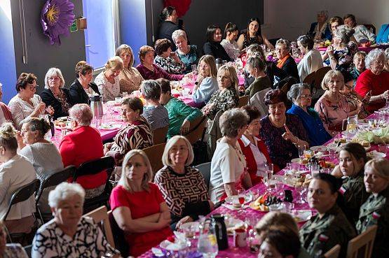 Grafika 4: Recital Iwony Witke w Klubie Wojskowym 44 Bazy Lotnictwa Morskiego Siemirowice