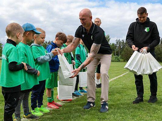 Grafika 8: 40 lat tradycji świętuje Klub sportowy Leśnik Cewice