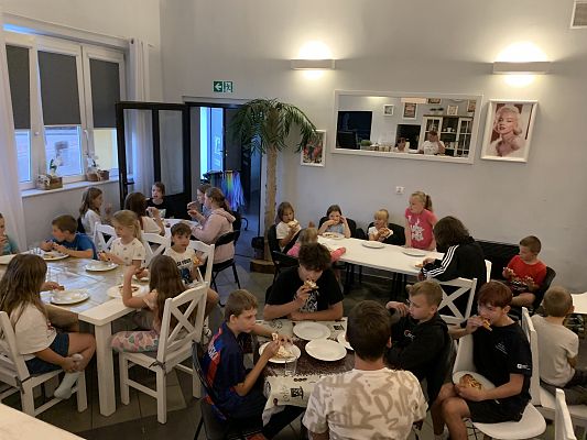 Grafika 7: Wakacyjna Nocka w Domu Kultury w Maszewie - filii GC K Cewice