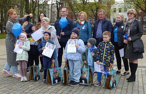 Grafika 2: Obchody Światowego Dnia Świadomości Autyzmu w Lęborku