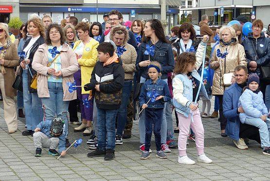 Grafika 6: Obchody Światowego Dnia Świadomości Autyzmu w Lęborku