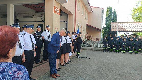 Grafika 7: Ślubowanie członków Młodzieżowej Drużyny Pożarniczej działającej przy Ochotniczej Straży Pożarnej w Cewicach