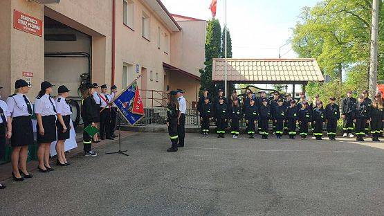 Grafika 5: Ślubowanie członków Młodzieżowej Drużyny Pożarniczej działającej przy Ochotniczej Straży Pożarnej w Cewicach