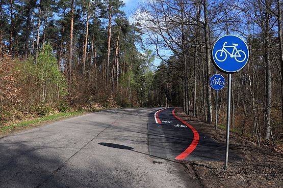 Grafika 2: Kolejny etap ścieżki pieszo-rowerowej w Cewicach - ukończony